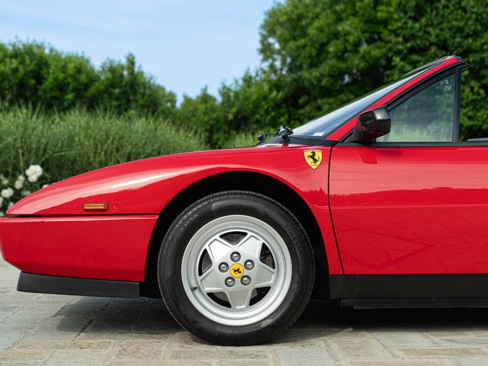 Image 32/50 of Ferrari Mondial T (1991)