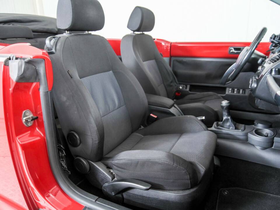 Image 16/50 de Volkswagen New Beetle 2.0 (2006)