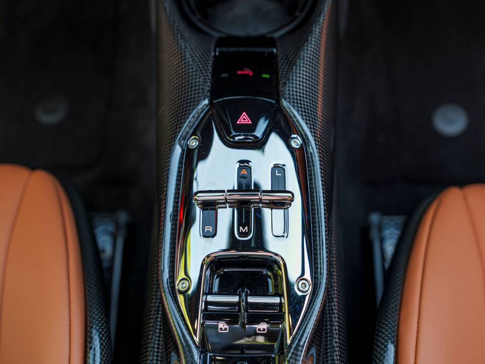 Image 27/37 of Ferrari SF90 Spider (2023)