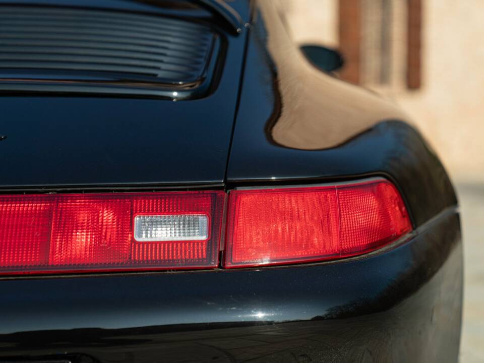 Image 23/50 of Porsche 911 Carrera (1996)