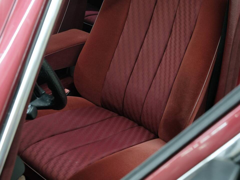 Bild 42/50 von Mercedes-Benz 260 SE (1990)