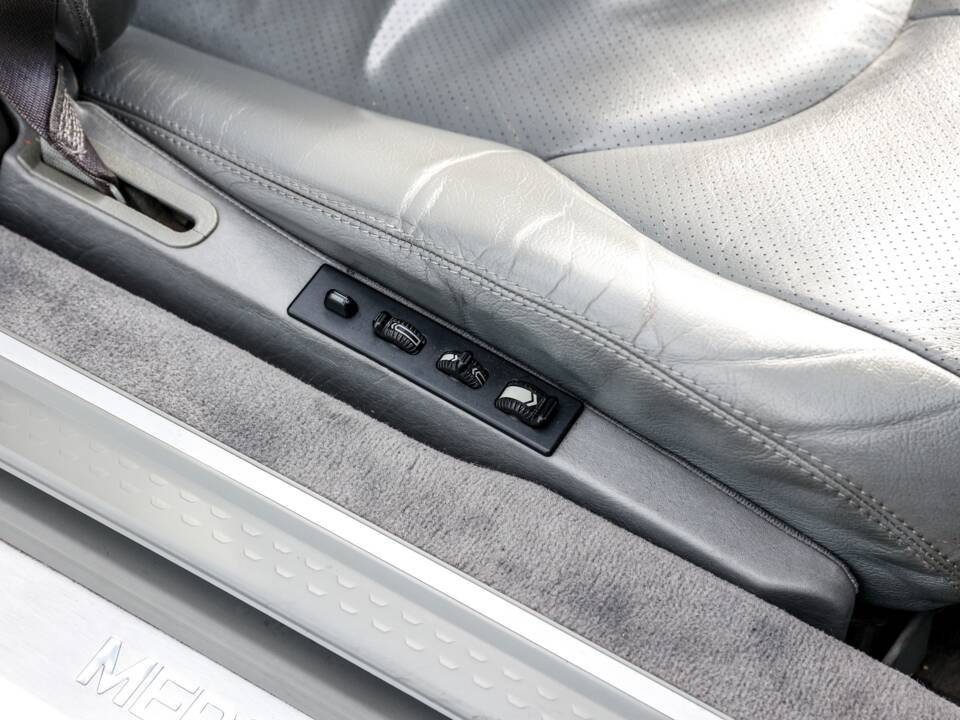 Image 21/43 of Mercedes-Benz SL 500 (1996)
