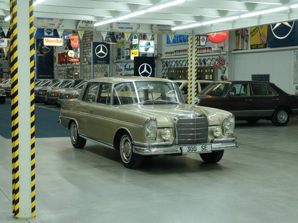 Image 18/50 of Mercedes-Benz 300 SE (1964)