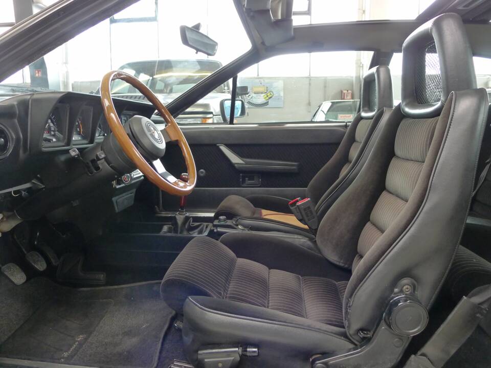 Bild 38/42 von Alfa Romeo GTV6 3.0 (1985)