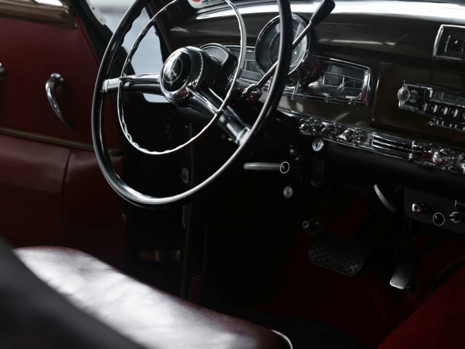 Image 28/50 de Mercedes-Benz 300 c (1956)