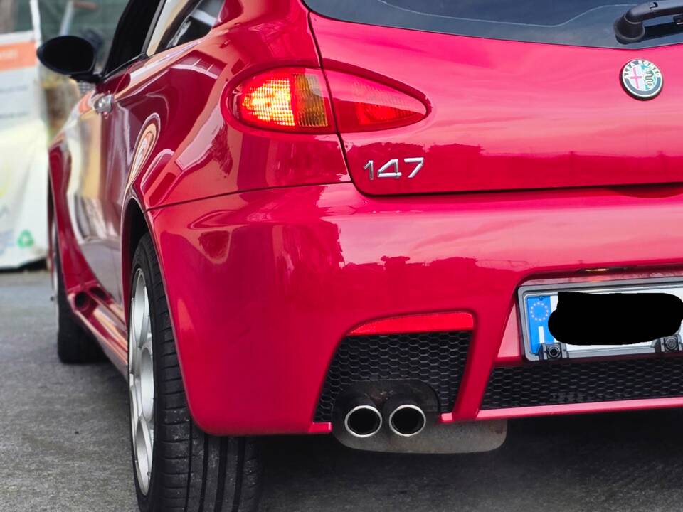 Immagine 6/15 di Alfa Romeo 147 3.2 GTA (2004)