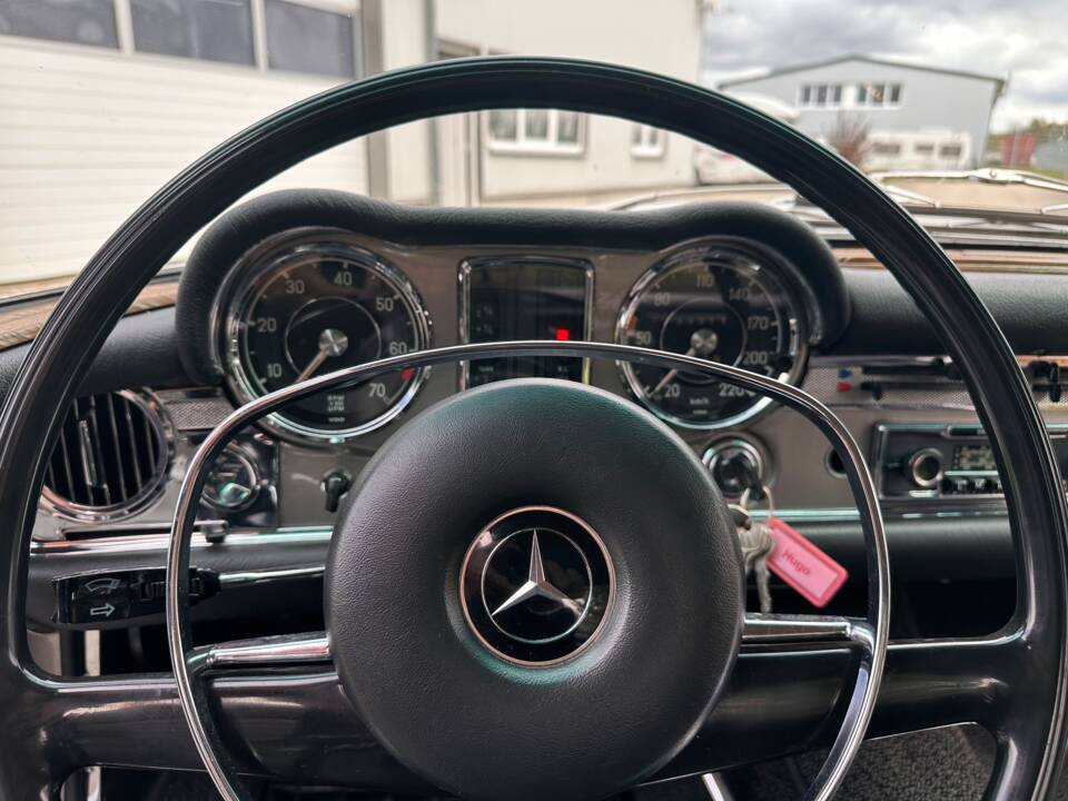 Image 23/36 of Mercedes-Benz 280 SL (1968)