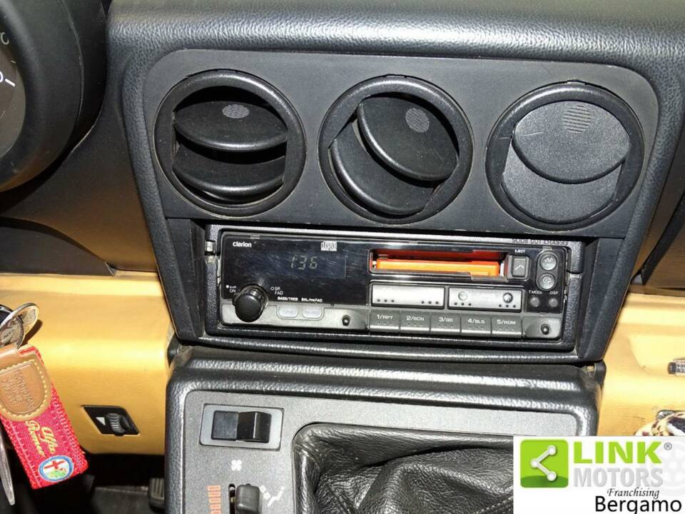 Immagine 6/10 di Alfa Romeo 1.6 Spider (1990)