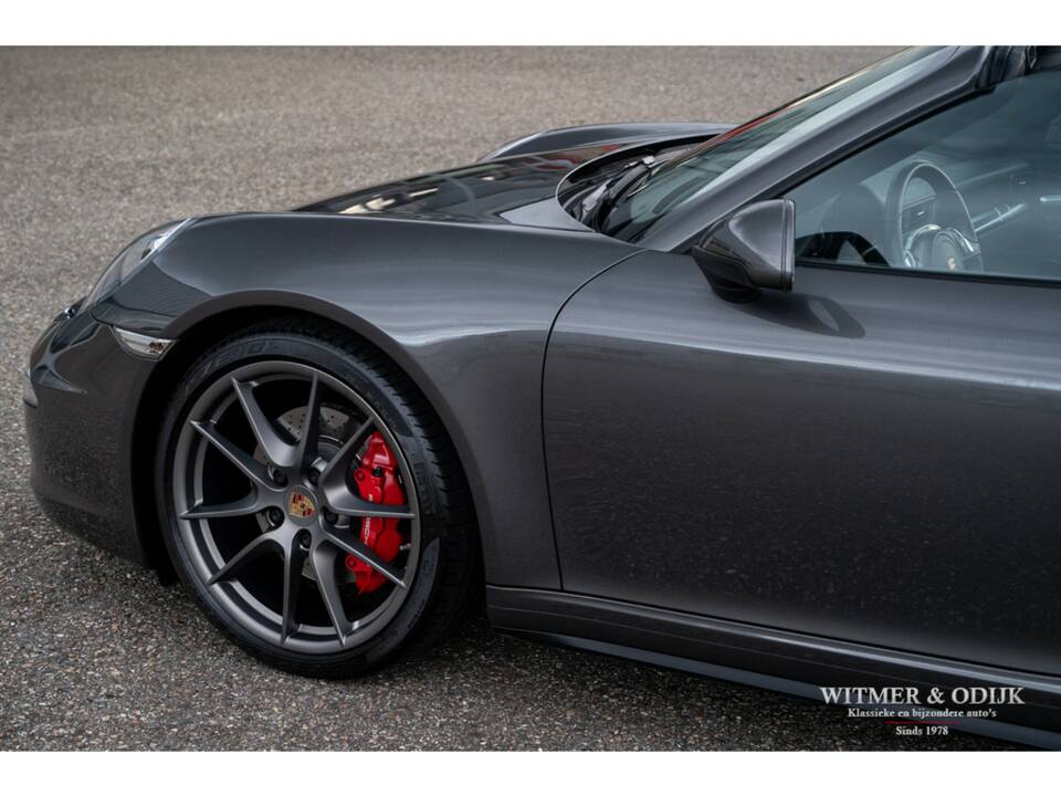 Image 17/47 of Porsche 911 Carrera 4S (2014)