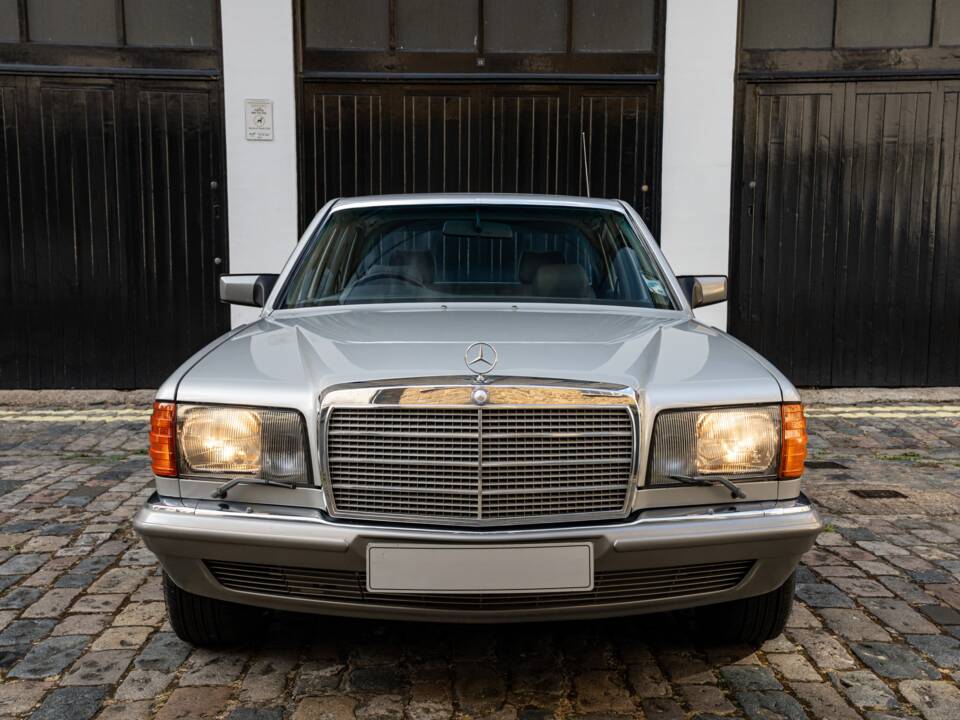 Obraz 25/50 pojazdu Mercedes-Benz 500 SEL (1984)