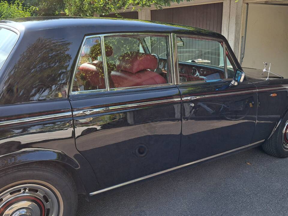 Image 13/25 of Rolls-Royce Silver Shadow II (1980)