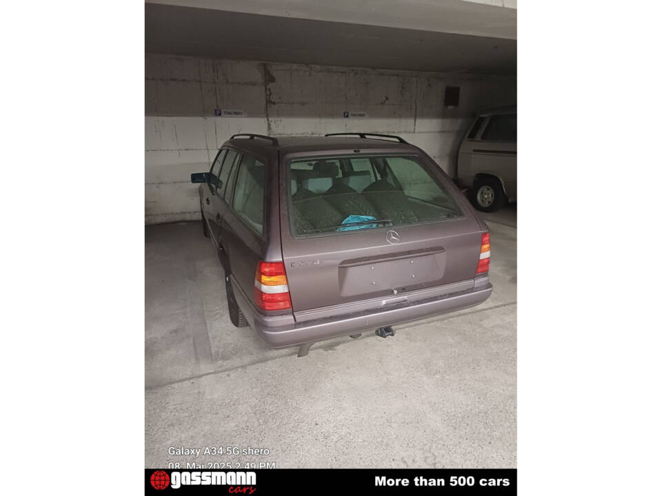 Imagen 7/14 de Mercedes-Benz E 220 T (1994)