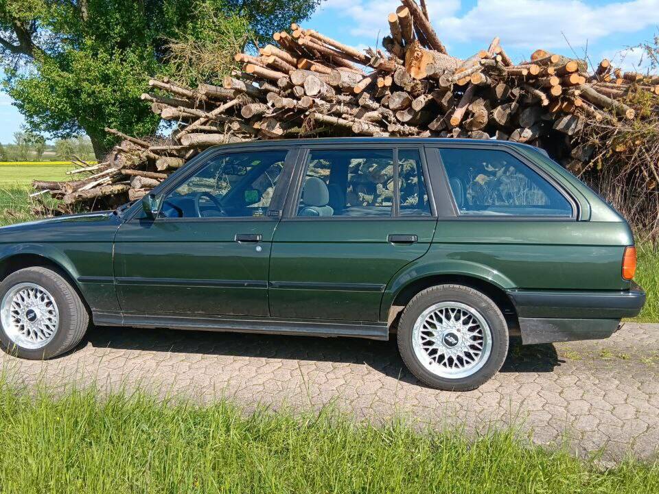 Image 5/21 of BMW 325i Touring (1989)