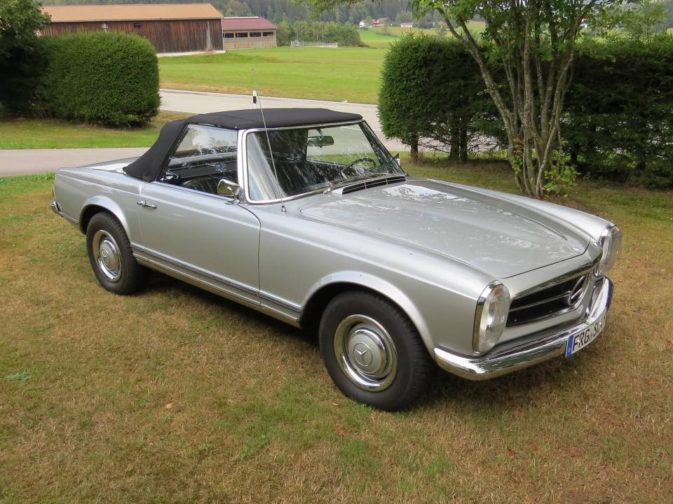 Image 17/41 of Mercedes-Benz 230 SL (1966)