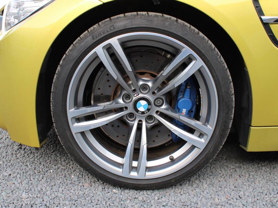 Image 20/98 of BMW M4 (2014)