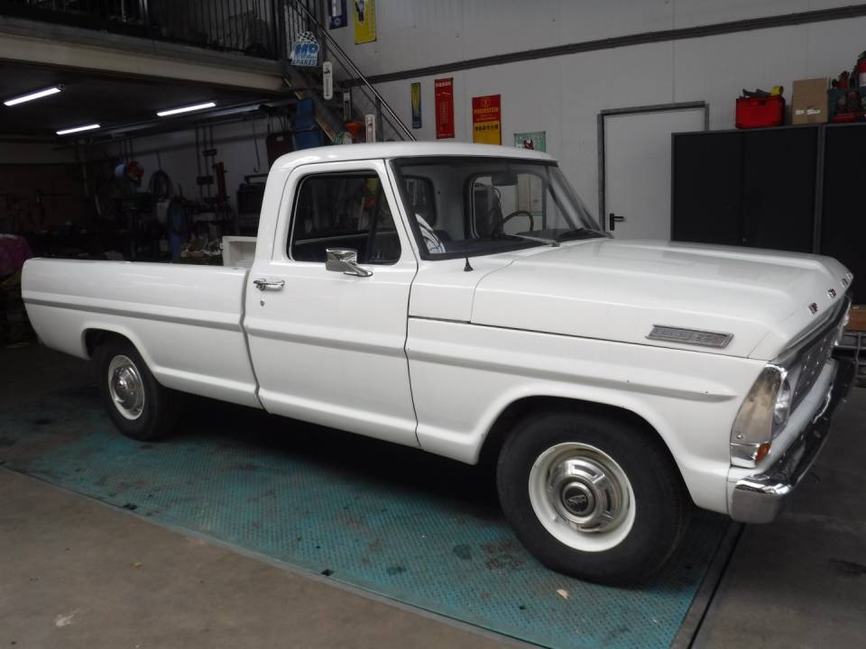 Image 2/50 of Ford F-250 (1967)