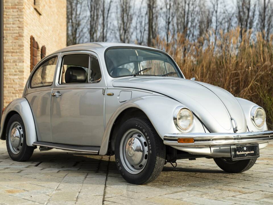 Image 2/49 of Volkswagen Beetle 1200 L (1982)