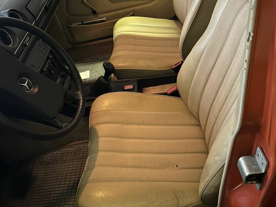 Image 40/41 of Mercedes-Benz 200 D (1981)