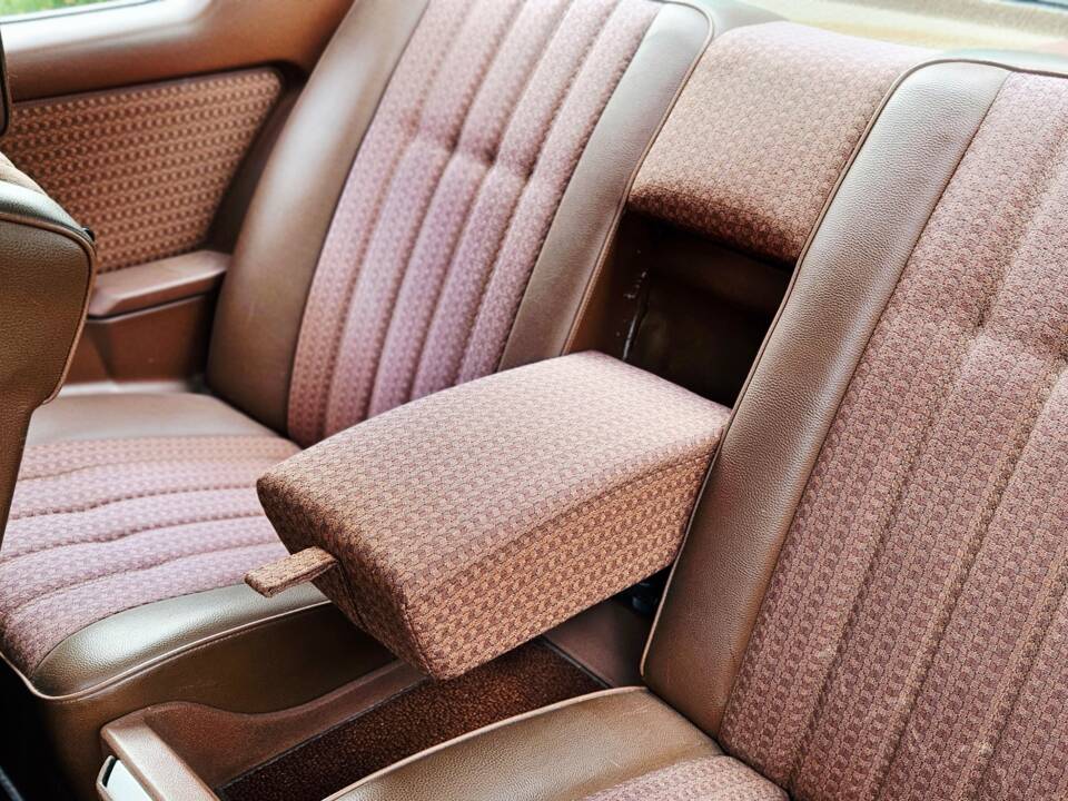 Immagine 10/16 di Mercedes-Benz 280 CE (1977)