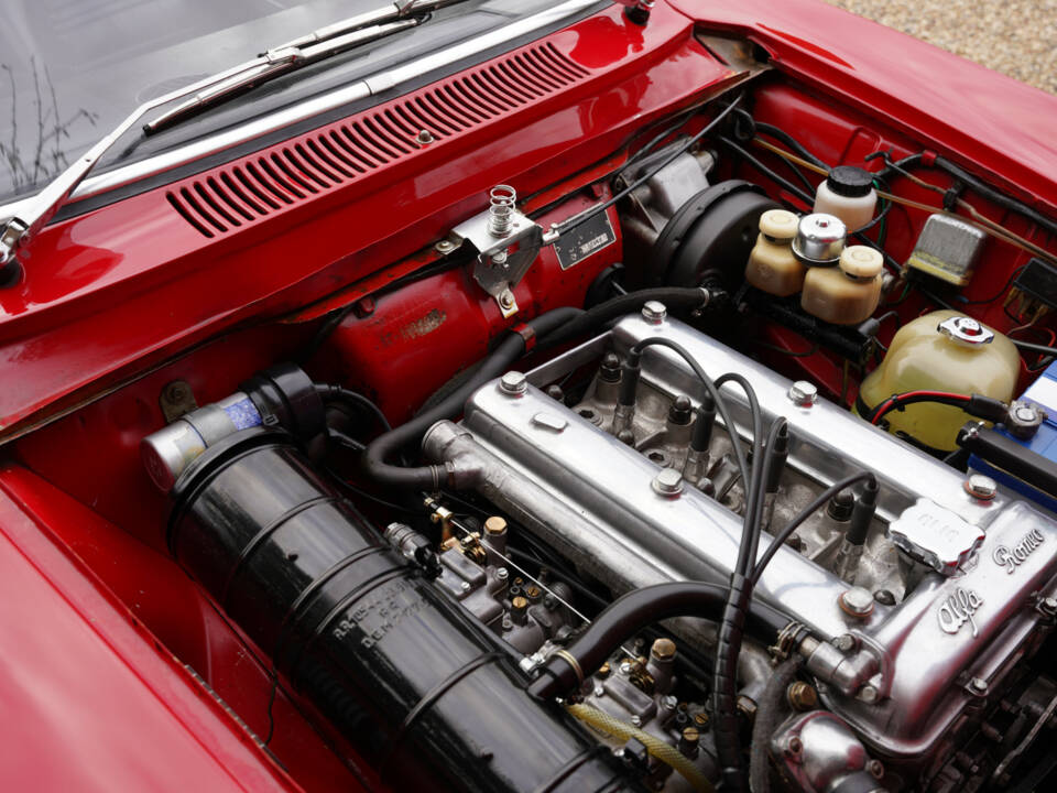 Imagen 21/50 de Alfa Romeo 1750 GT Veloce (1971)