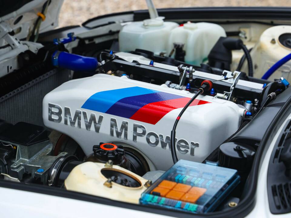 Image 17/50 of BMW M3 (1990)