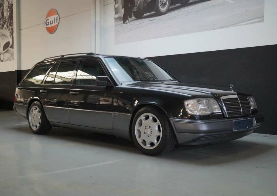 Bild 1/50 von Mercedes-Benz E 280 T (1994)