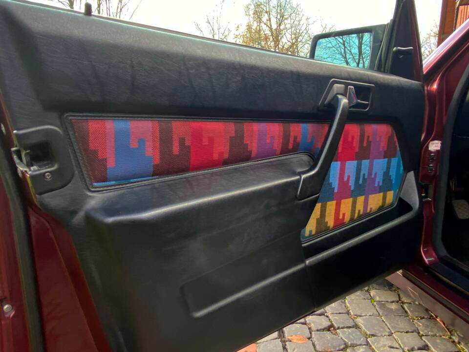 Image 15/27 of Mercedes-Benz 190 E 1.8 Avantgarde &quot;Rosso&quot; (1993)