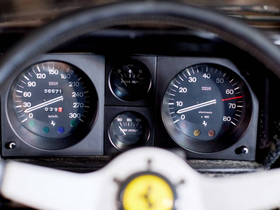 Image 15/23 de Ferrari 400 GT (1979)