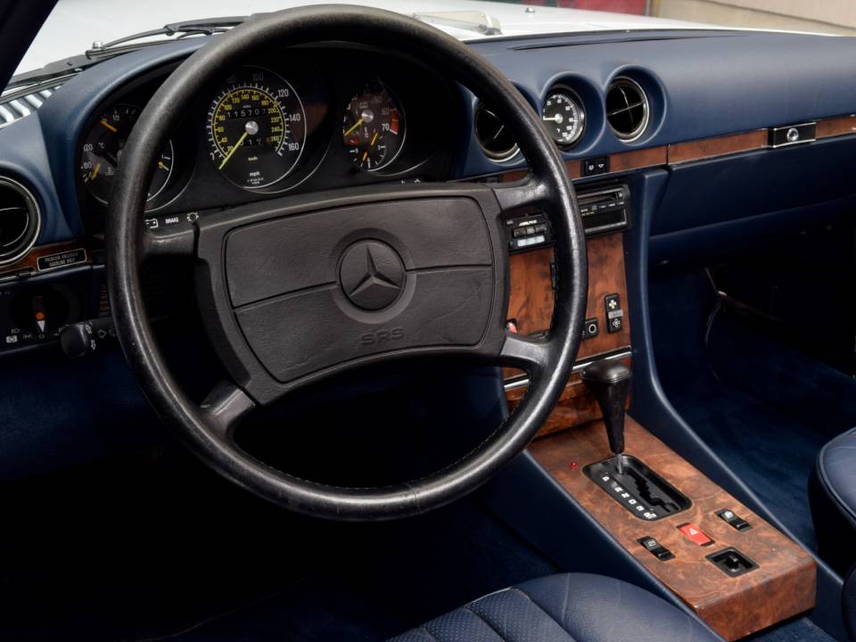 Bild 23/32 von Mercedes-Benz 560 SL (1987)