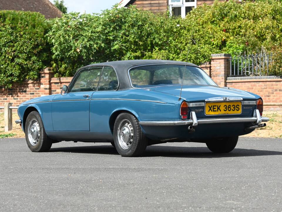 Image 3/21 de Daimler Double Six (1978)