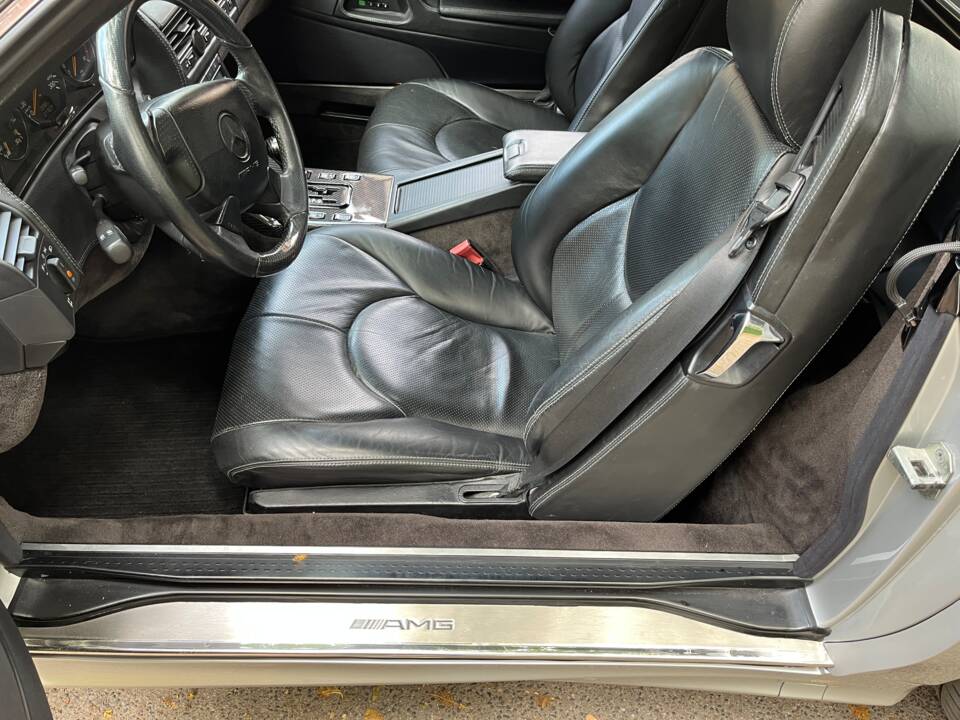 Image 13/21 of Mercedes-Benz SL 55 AMG (1999)
