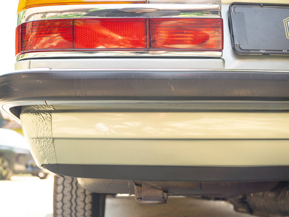 Image 25/63 of BMW 528i (1984)