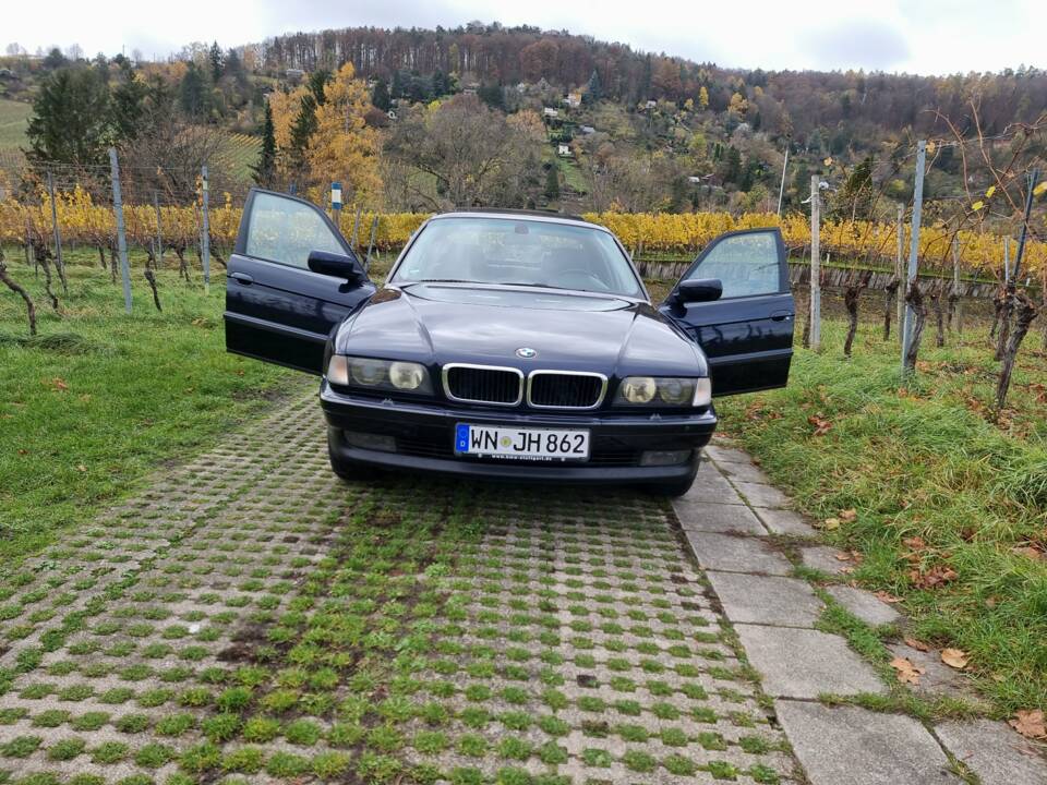 Image 43/58 of BMW 750i (1997)
