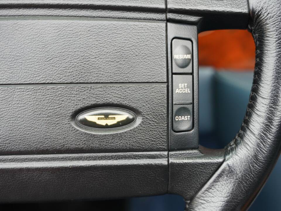 Image 36/50 of Aston Martin Virage Volante (1994)