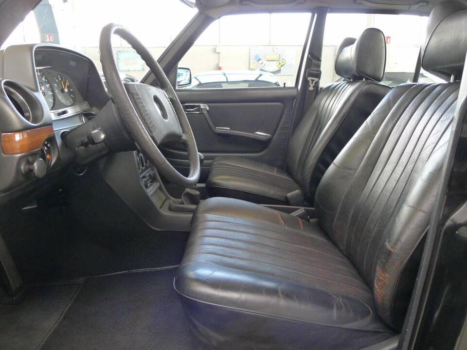 Image 34/44 of Mercedes-Benz 280 (1978)