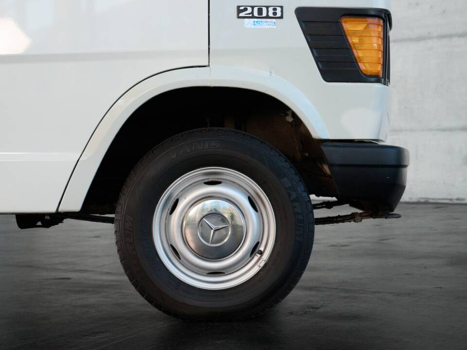 Image 26/43 of Mercedes-Benz T1 208 (1981)