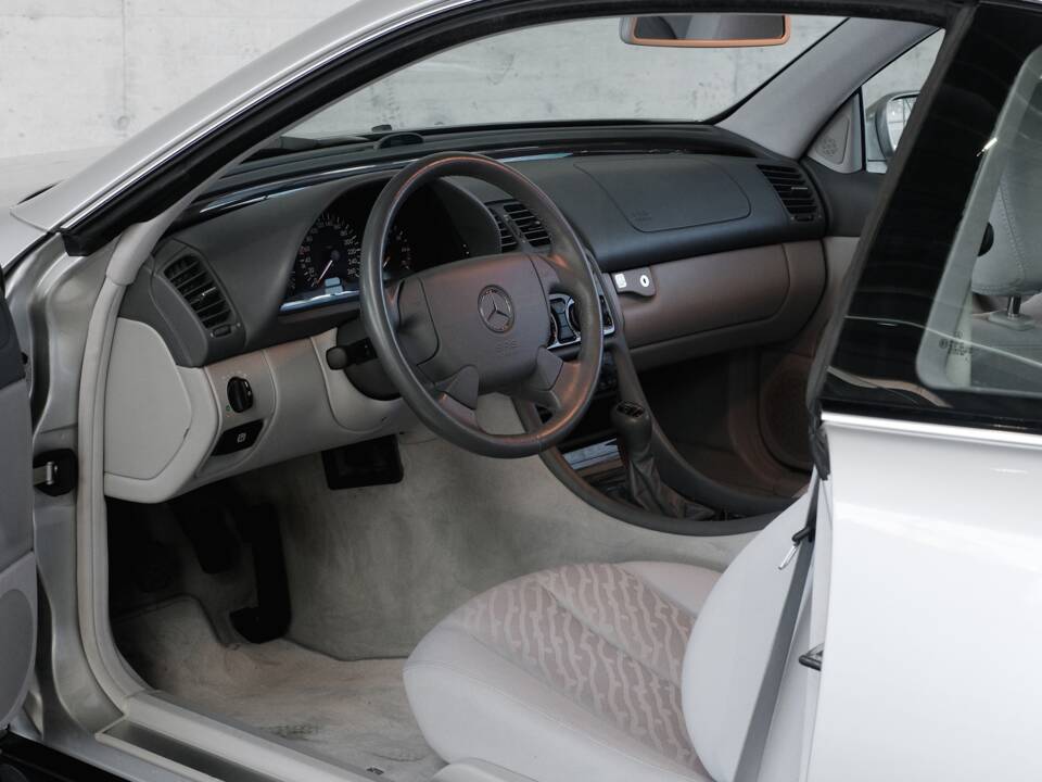 Bild 19/50 von Mercedes-Benz CLK 230 Kompressor (1999)