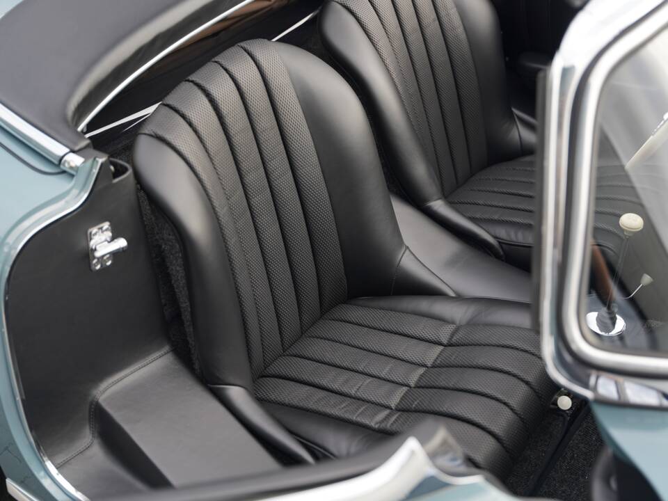 Image 7/43 of Mercedes-Benz 300 SL Roadster (1960)