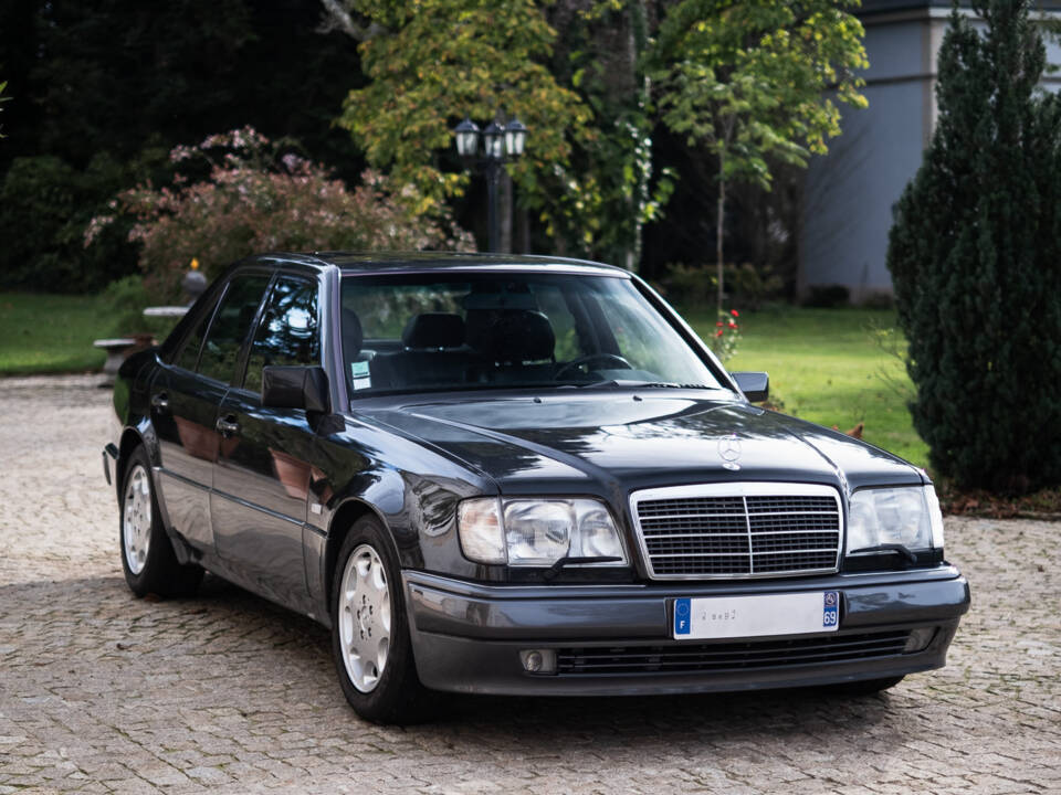 Imagen 2/39 de Mercedes-Benz E 500 (1995)