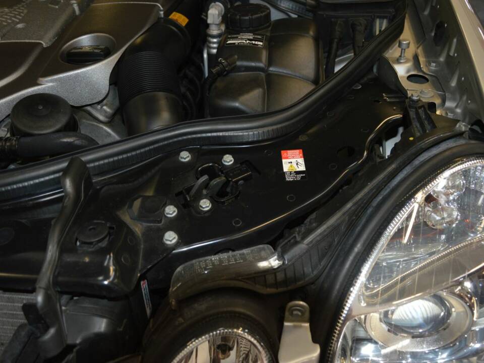 Imagen 92/100 de Mercedes-Benz E 55 AMG (2003)