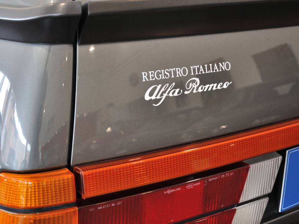Image 11/34 de Alfa Romeo 75 2.0 Twin Spark (1987)