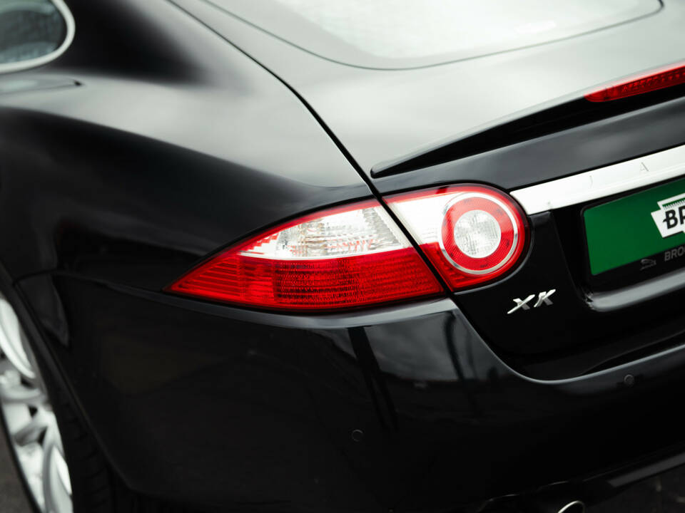 Image 9/33 of Jaguar XKR (2008)