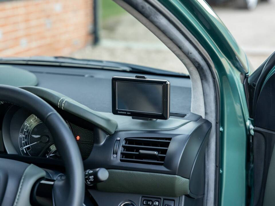 Image 33/50 of Aston Martin Cygnet (2013)