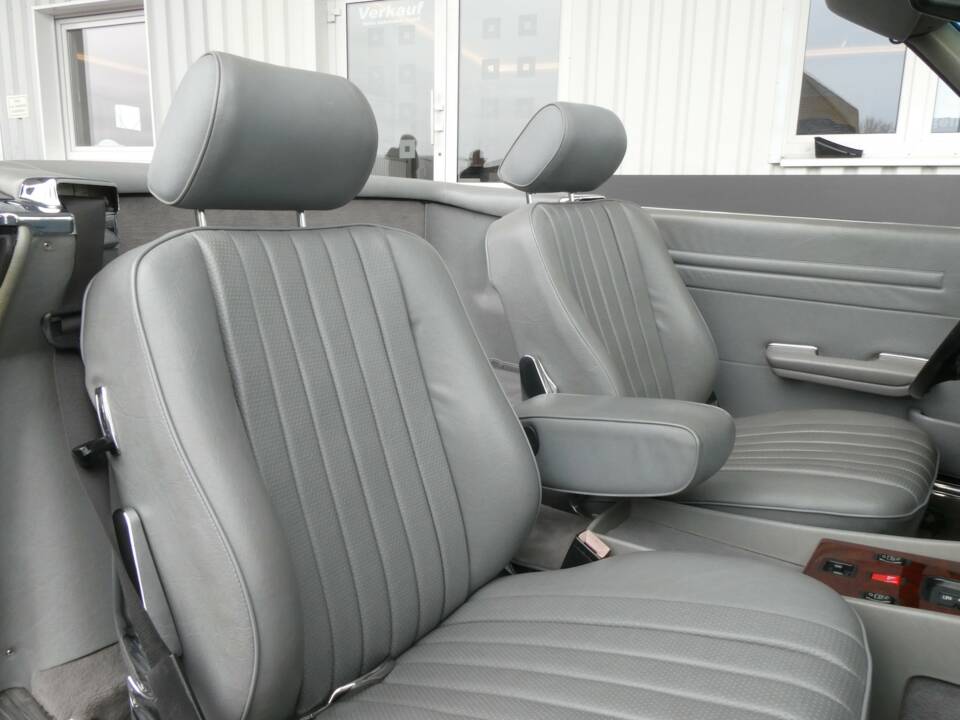 Image 14/25 of Mercedes-Benz 560 SL (1989)