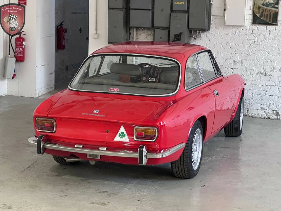 Bild 12/63 von Alfa Romeo Giulia 1300 GT Junior (1973)