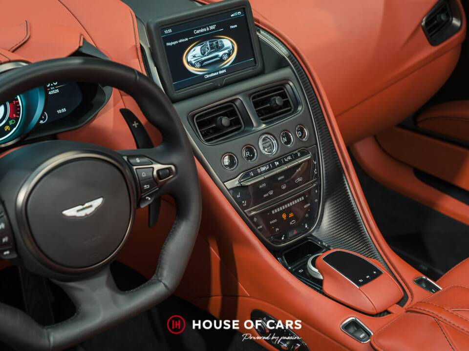 Image 23/25 of Aston Martin DBS Superleggera Volante (2020)