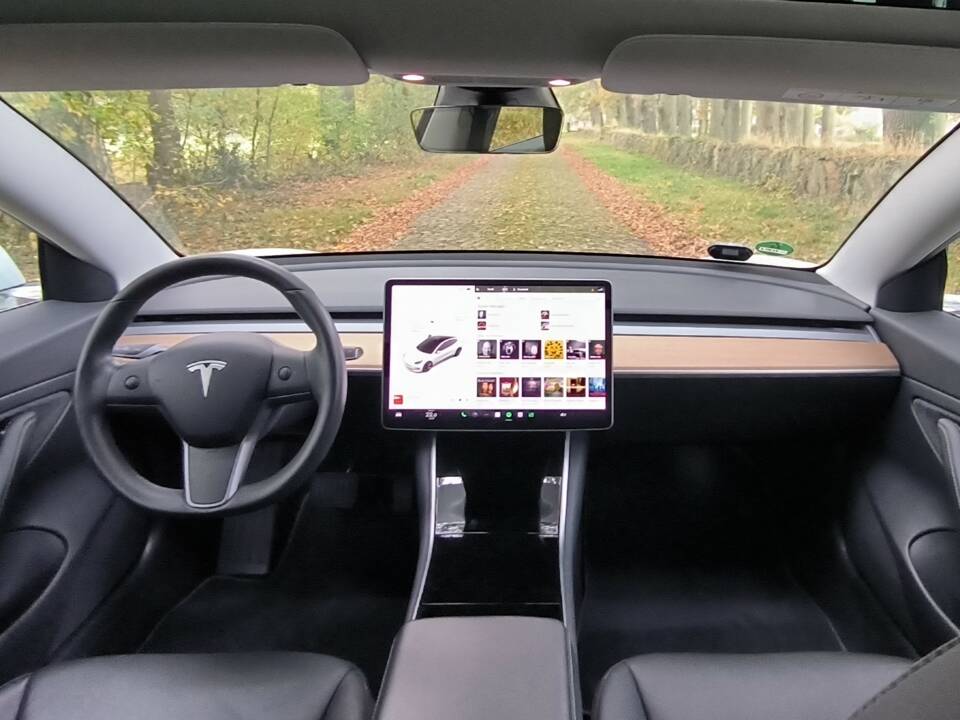 Image 9/38 of Tesla Model 3 Long Range (2019)