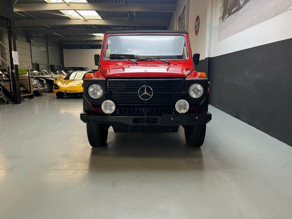 Image 26/50 de Mercedes-Benz 230 CE (1981)