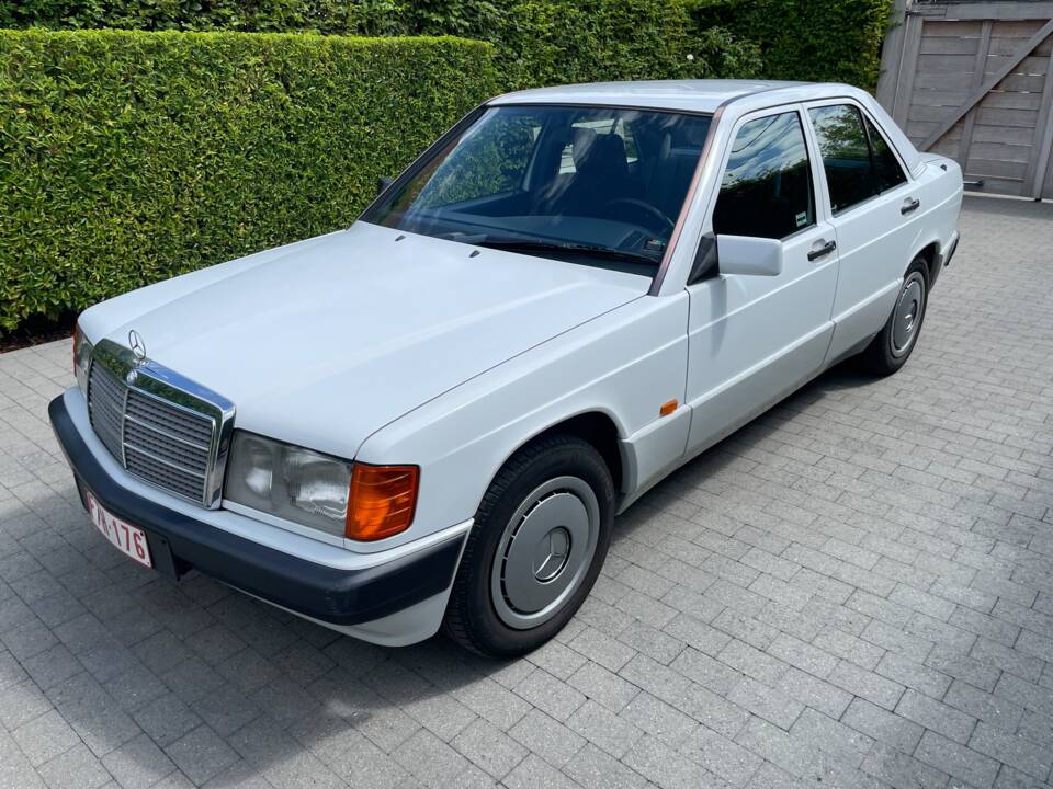 Image 1/57 of Mercedes-Benz 190 D 2.5 (1992)