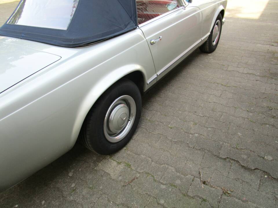 Image 13/27 of Mercedes-Benz 230 SL (1964)